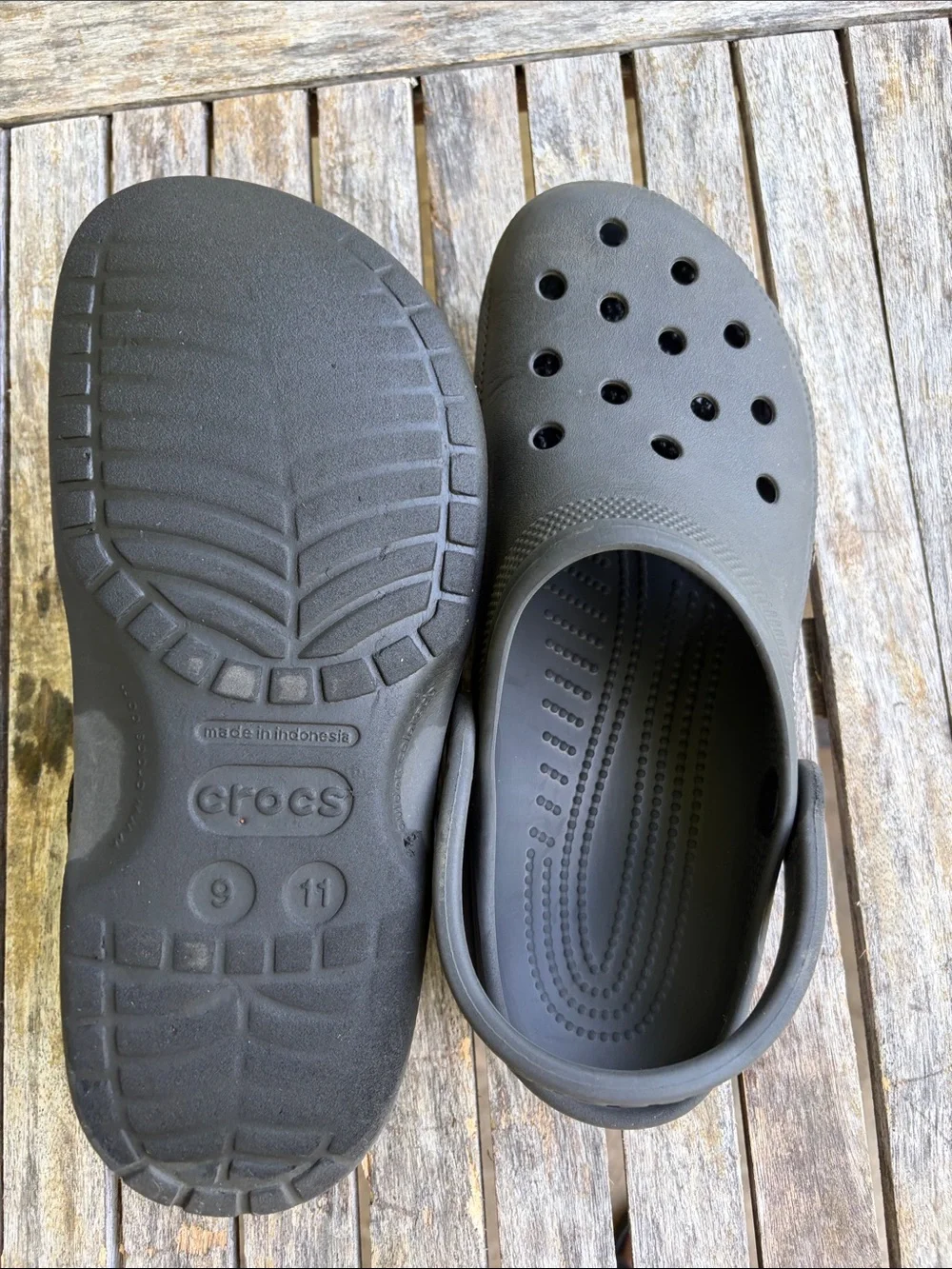 CROCS Classic Clog in Black
